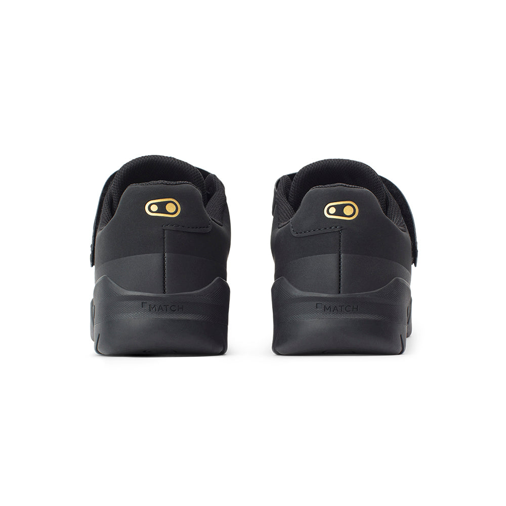ZAPATOS MALLET E BOA NEG / ORO - SUELA NEG 8