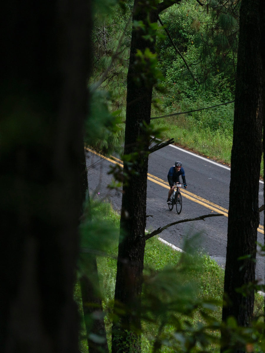 Ciclista Ruta en la calle Haute Route México patrocinada por Altius Events